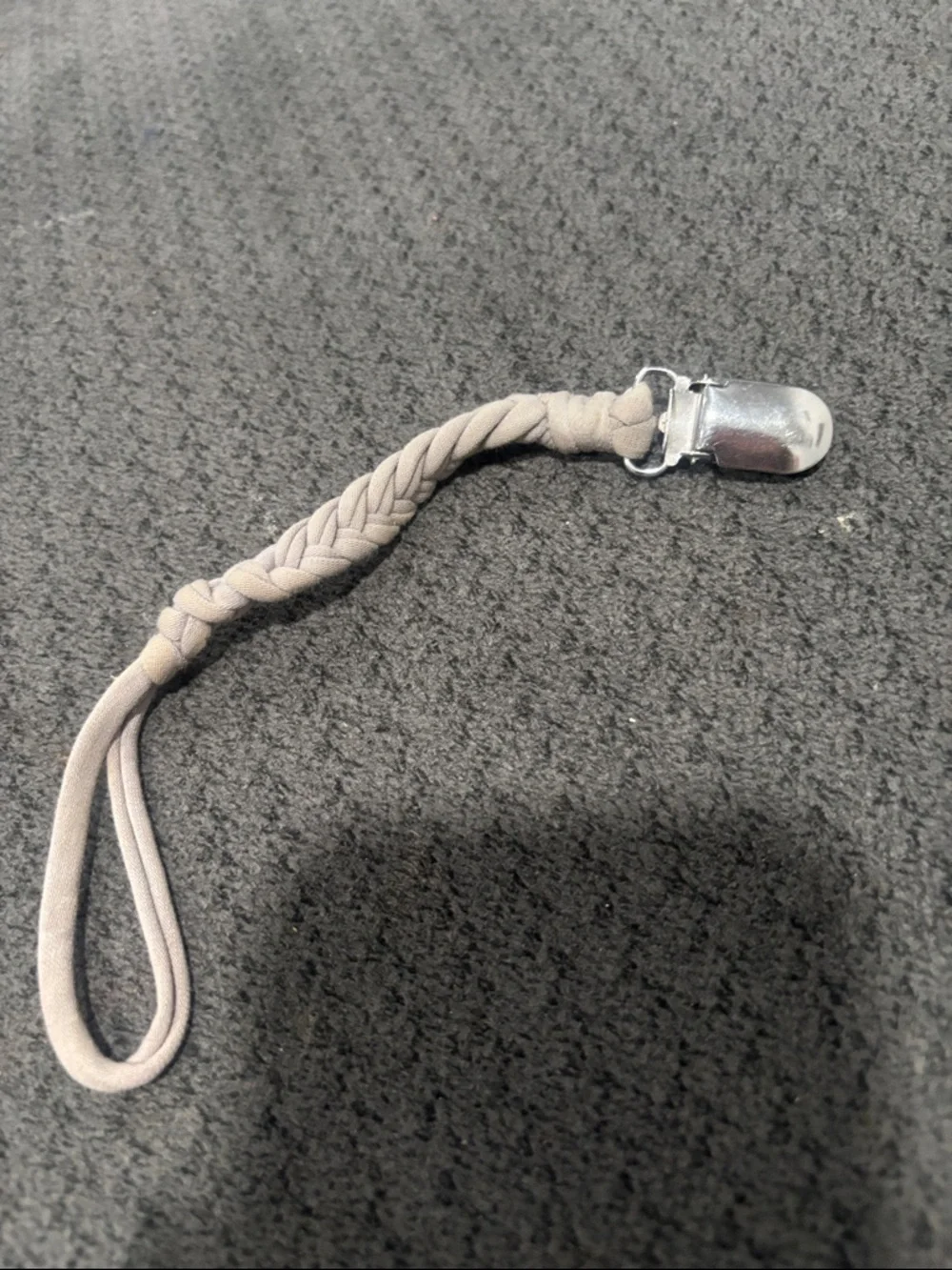 🟢10/$10 - grey pacifier clip